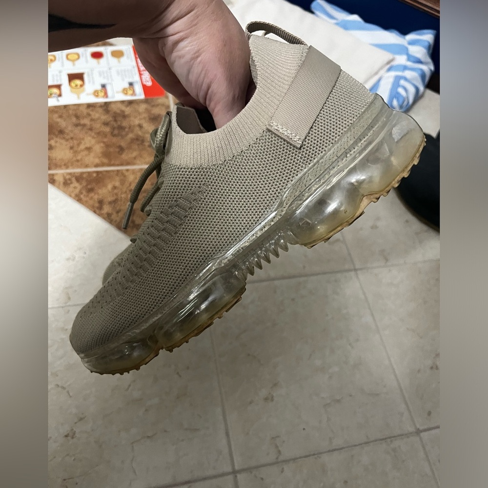 Women’s Sneakers 👟 - Picture 2 of 4